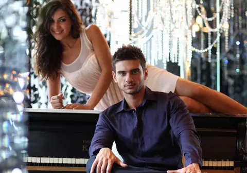 Se sărută, se îmbrăţişează şi sunt foarte apropiaţi! Vezi ce spune Dorian Popa din "Pariu cu viaţa" despre RELAŢIA cu Alina Eremia! FOTO