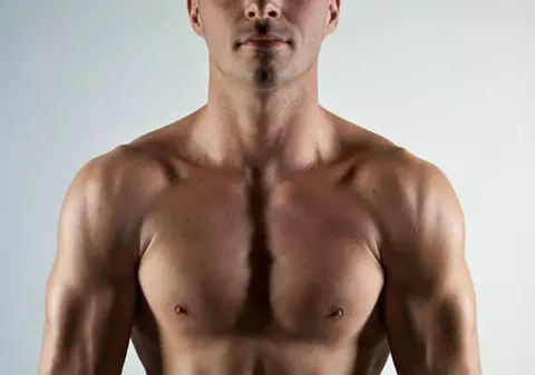 Cadou pentru doamne şi domnişoare! Vladimir Drăghia, la bustul gol. Uite ce pătrăţele are! | FOTO