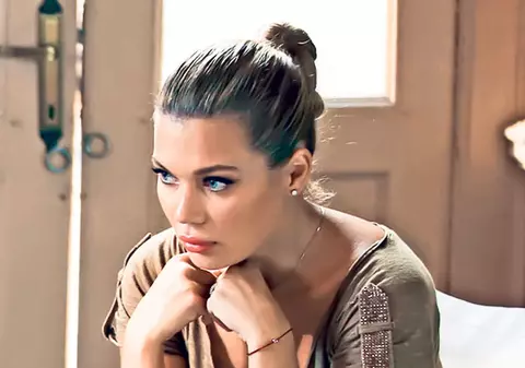 GINA PISTOL, prea posesivă cu iubiţii din cauză că n-a avut tată!