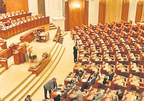 Supăraţi pe şefii Parlamentului, aleşii vor să îşi facă sindicat