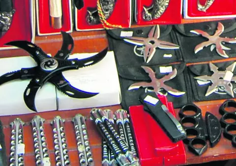 Pasagerii vor putea urca la bordul avioanelor, cu arme albe, din luna aprilie