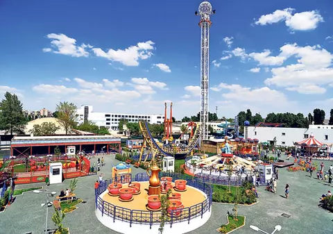 Hai la distracţie la Terra Park!