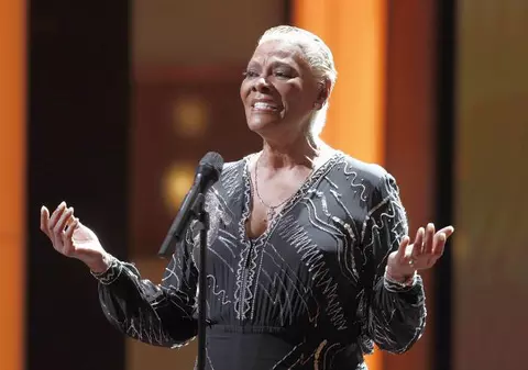 Cântăreaţa Dionne Warwick este falită