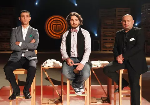 "MasterChef" cu SURPRIZE: O poliţistă, o actriţă şi un somelier îşi dispută mult râvnitul şorţ