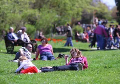 Vreme caldă cu maxime de 22 de grade la începutul săptămânii