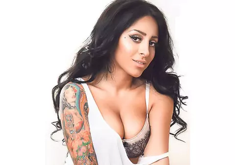 A apărut în viața ei atunci când nu se aștepta! Ruby îl adoră, dar el nu o iubește deloc