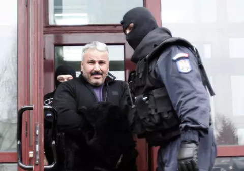 Sile Cămătaru SE CULTIVĂ! Fiul interlopului i-a dus în închisoare un pachet cu cărţi de Paolo Coelho!