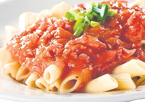 O rețetă sănătoasă | Penne cu sos de roşii