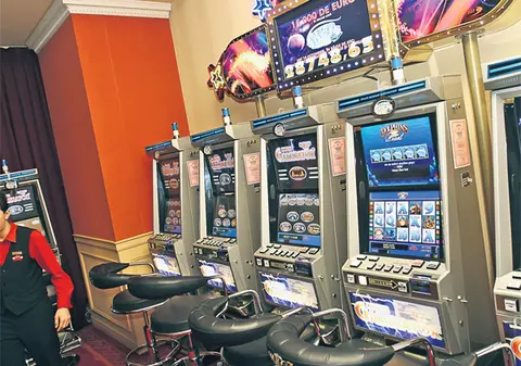 A minţit că i-a murit mama, ca să aibă bani de păcănele!