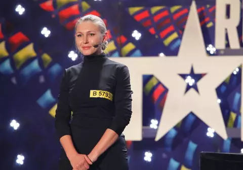 Ana Munteanu de la "Românii au talent": "Mă ascundeam sub masa de la bucătărie și 'pictam' pe tapetele din cameră"