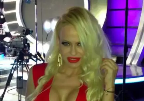 ULTIMUL IMPLANT DE SILICOANE, un succes! Iat-o pe Anda Adam ce RAVISANTĂ este în roşu! 