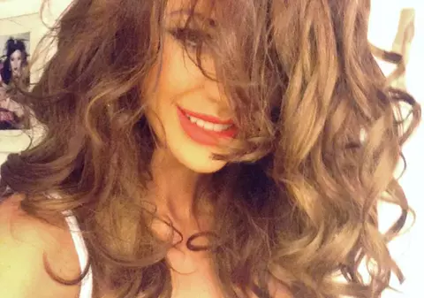 Bianca Drăguşanu şi-a anunţat fanii CĂ E BOLNAVĂ! Află ce a păţit roşcata