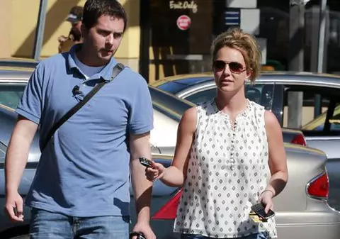 El este noul iubit al lui Britney Spears! Îţi place cum arată? | FOTO