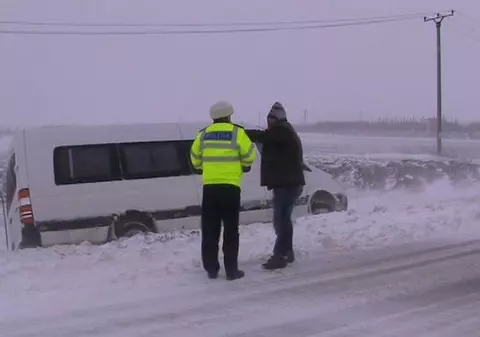 Vântul, coşmarul şoferilor pe DN2B între Buzău şi Brăila