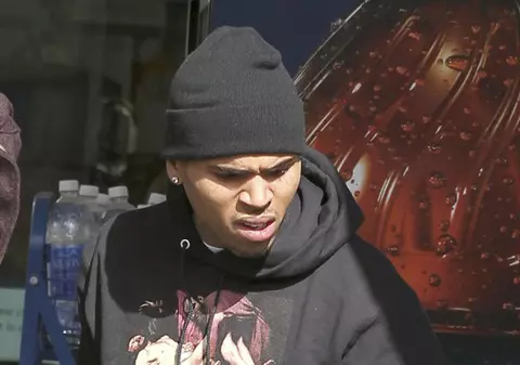 Chris Brown, noi probleme din cauza COMPORTAMENTULUI VIOLENT! S-a bătut cu bodyguardul său în avion, apoi l-a dat jos!