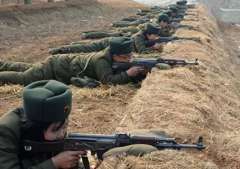 E panică! Coreea de Nord ameninţă cu un atac nuclear "preventiv"