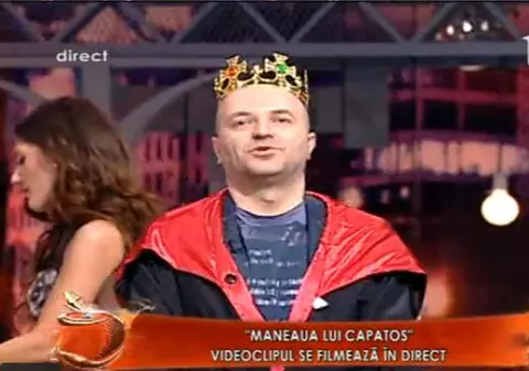 ”Pentru cei ce nu-nțelege/M-am născut ca să fiu REGE!”. CAPATOS, așa cum nu l-ai mai văzut: cu BANI pe frunte, COROANĂ cu PIETRE, CÂNTÂND MANELE! 