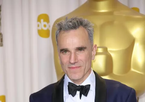 După ce anul acesta a luat AL TREILEA Oscar din carieră, Daniel Day-Lewis SE LASĂ DE ACTORIE pentru sculptura în piatră!