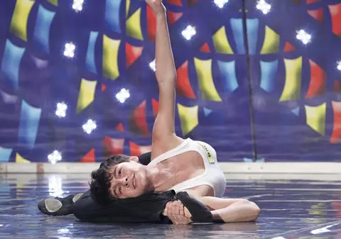POVESTEA EMOŢIONANTĂ a CONTORSIONISTULUI de 14 ani de la "ROMÂNII AU TALENT": "Băieţii mai mari aruncau cu zăpadă în mine la duş şi mă înjurau mereu"