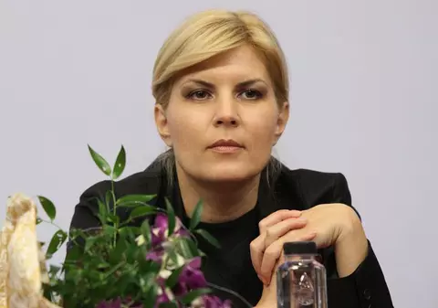 Elena Udrea a întârziat la o întâlnire în Oradea. Motivul? "UN INCIDENT RUTIER"