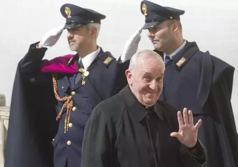 PROBLEMELE de SĂNĂTATE ale PAPEI FRANCISC I! Vezi cu ce HANDICAP reușește să SUPRAVIEȚUIASCĂ!