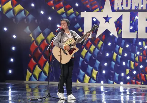 După Gigel Frone, la ”Românii au talent” a apărut Fronica. Crezi că seamănă?