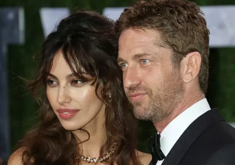 Gerard Butler are dubii? Vezi RĂSPUNSUL SINCER care l-a dat de gol că nu prea ar vrea s-o ia de nevastă pe MĂDĂLINA GHENEA! VIDEO