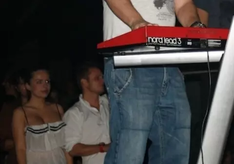 După RANDI, un alt muzician de la noi are probleme cu POLIȚIA! Vezi de ce i-a fost închis BARUL și a ce a făcut ARTISTUL!