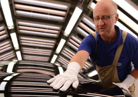 A fost aleasă mașina anului 2013 în lume. Vezi cât costă!