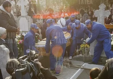 SEMN DIVIN? Fenomen optic superb, la înmormântarea Micăi | FOTO