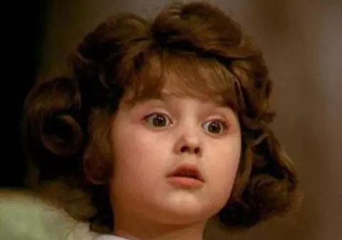 Ţi-o mai aminteşti pe "Veronica" din filmele copilăriei? ACUM este profesoară de pian şi a cerut DESPĂGUBIRI pentru difuzarea filmelor în care a jucat! FOTO