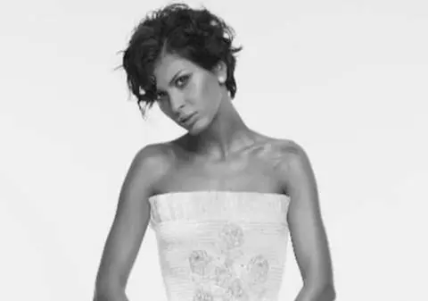 Mădălina Pamfile se transformă în grecoaică!