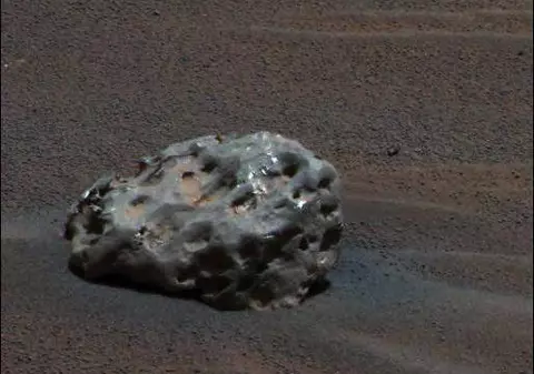 Un meteorit de 18 kilograme a fost descoperit în Antarctica