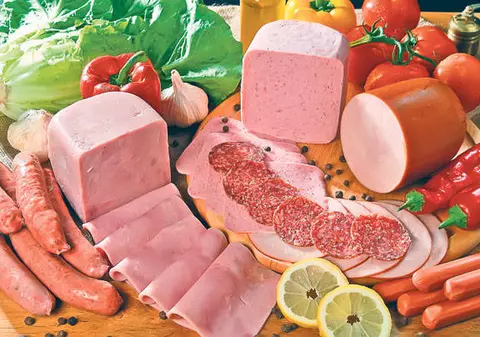 Percheziții la cel mai mare distribuitor de produse din carne din România