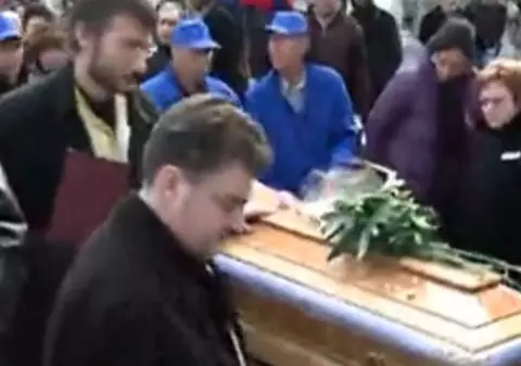 Mica, îngropată în aplauzele celor care au îndrăgit-o 