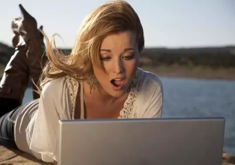 Şocant: Top 4 ciudăţenii vândute pe Internet