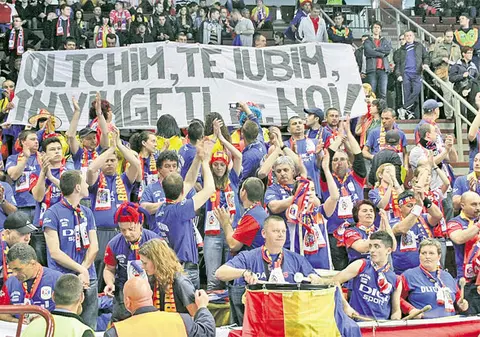 Oltchim, cu casa închisă | Până şi jucătoarele au stat la coadă la bilete la Rm. Vâlcea