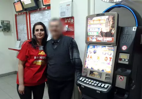 A câştigat la păcănele 100.000 de euro cu ajutorul tatălui decedat