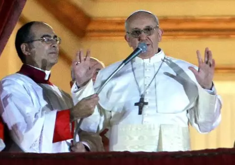 Papa Francisc a avut două iubite înainte să devină preot