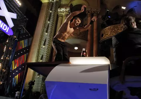 Doi tineri au reușit SĂ-I ÎNSPĂIMÂNTE pe jurații de la ”Românii au talent”, însă tot I-AU APLAUDAT și I-AU ÎMBRĂȚIȘAT!