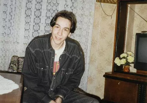 Victor Ponta, AȘA CUM NU l-ai mai văzut VREODATĂ! Uite cum arăta în adolescență! Fotografii de COLECȚIE