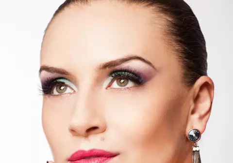 Frumuseţe de primăvară: Învaţă să îţi faci un make-up în tendinţele sezonului