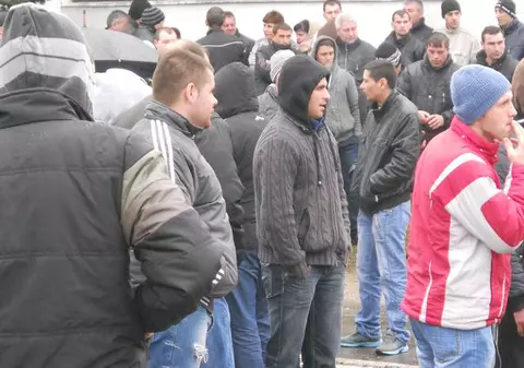 Protestele s-au oprit la Mioveni. Angajaţii uzinei Dacia au reluat lucrul | FOTO