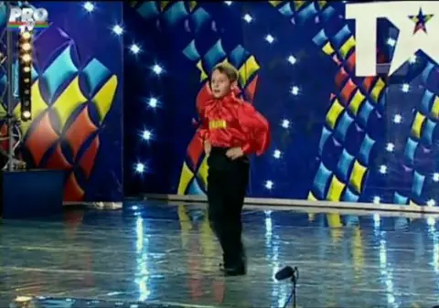 Are 12 ani, dar este Michael Flatley al României! L-a dat gata până și pe Mihai Petre!