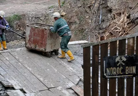 Vacanţă de Paşte la Roşia Montana! Pentru 340 de lei poţi face "Turul Cianurii"