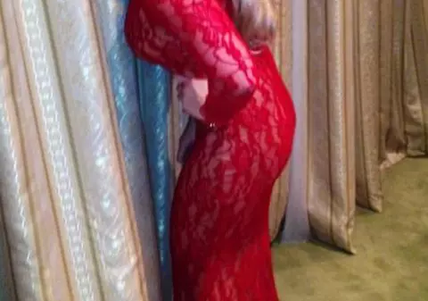 Roxana Nemeş nu lasă loc de interpretări: "La rochiţe NU SE POARTĂ LENJERIE"