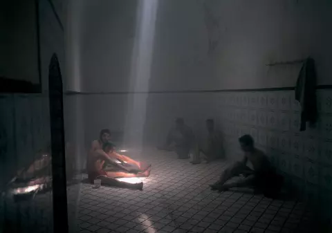 NOU SCANDAL LA VATICAN! Unii preoţi locuiesc într-o clădire cu o SAUNĂ GAY