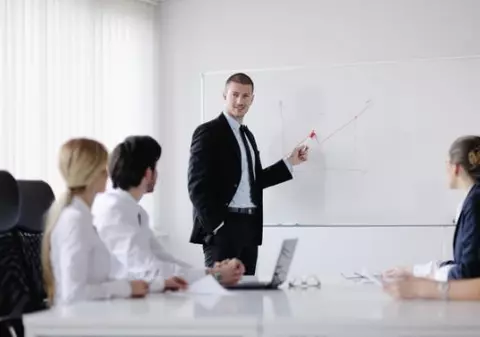 Horoscop: Cum să-ţi impresionezi şeful în funcţie de zodia lui