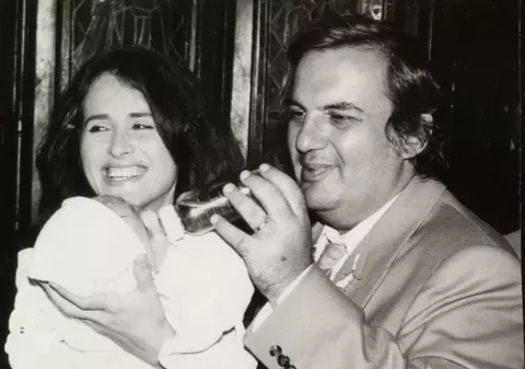 IPOTEZĂ ŞOC: Mădălina Manole ar fi fost despărţită de Şerban Georgescu prin vrăji făcute de părinţii ei