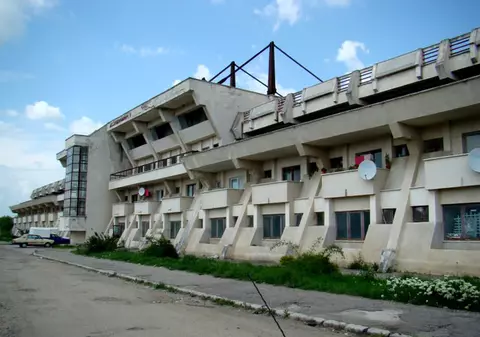 Primarul din Scorniceşti-Olt caută butoaiele de vin ascunse de Ceaşescu în stadion